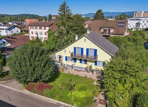 Familienparadies mit Wintergarten und grossem Garten