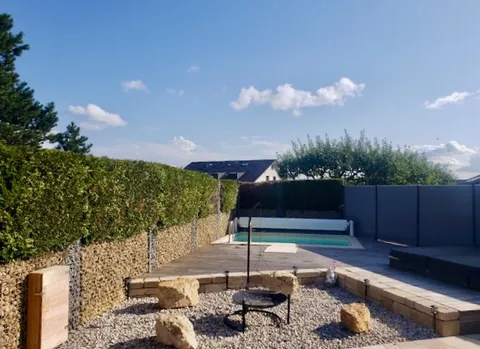 A saisir belle opportunité:maison mitoyenne en pignon, de 6.5 pièces, terrasse, piscine, jacuzzi, garage, 4 places de parc