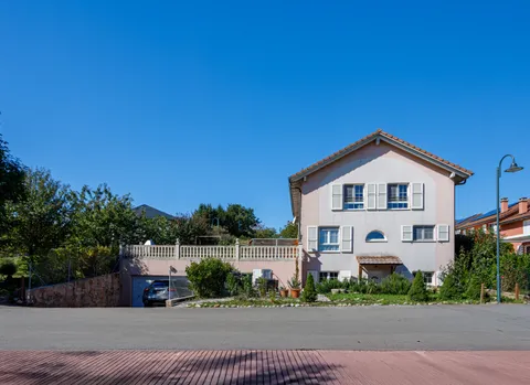 Villa jumelle de deux logements