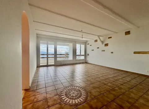 Exclusivité: Rénové! 4,5 Pièces avec superbe vue sur le Val-de-Ruz