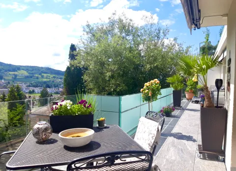 Wohlfühloase mit atemberaubender Aussicht und Wintergarten, wartet auf Sie!