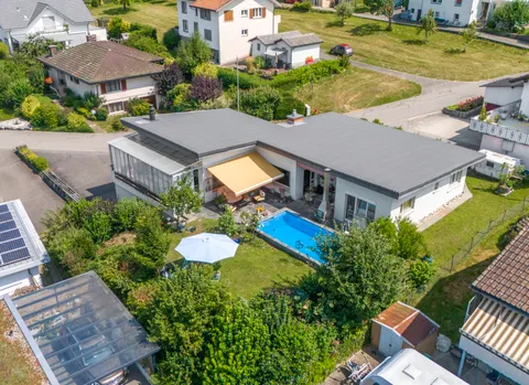 Neues Dach mit Pool und viel Platz
