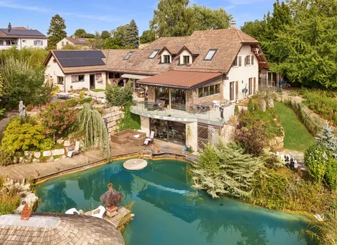 Une adresse unique, entre eau, nature et élégance, pour ceux qui recherchent une propriété que l’on ne rencontre qu’une fois dans sa vie.