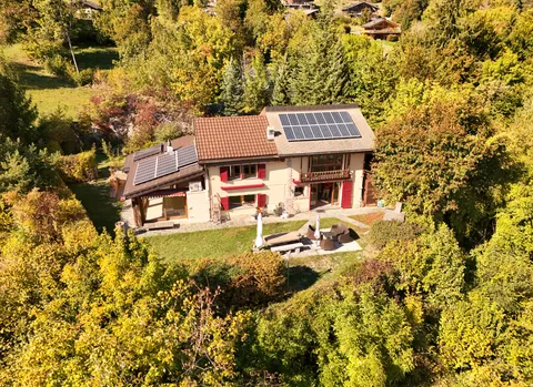 Là où le silence rencontre la vue : propriété unique sur les hauts de Chamoson