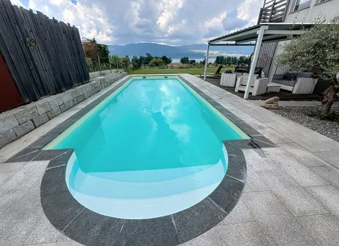 Avec grand jardin, piscine et Vue imprenable sur le Lac