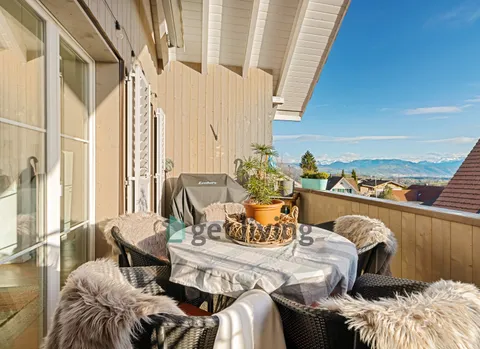 GROSSZÜGIGE 6.5 ZIMMERWOHNUNG MIT FERNSICHT