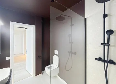 Champel / Parc Bertrand – Appartement 5 pièces en excellent état avec balcon et parking intérieur
