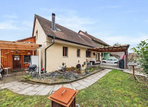 Hochwertig kernsaniert mit Baulandreserve