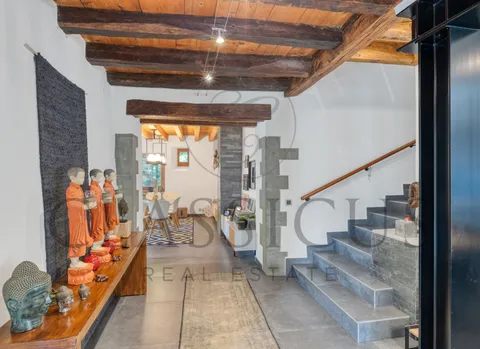 Maison de caractère XVIIIe – 330 m², jardin arboré &#038; terrasse jacuzzi à Aire-la-Ville