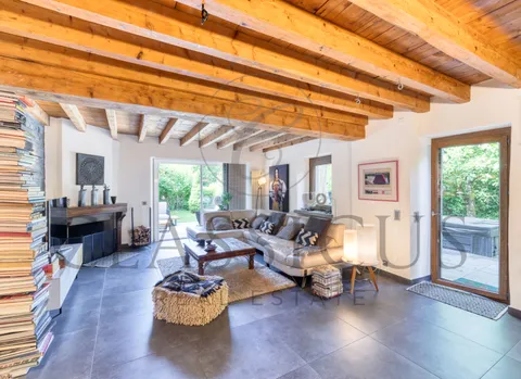 Maison de caractère XVIIIe – 330 m², jardin arboré &#038; terrasse jacuzzi à Aire-la-Ville
