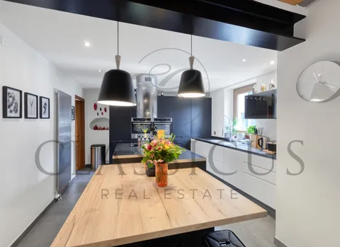 Maison de caractère XVIIIe – 330 m², jardin arboré &#038; terrasse jacuzzi à Aire-la-Ville