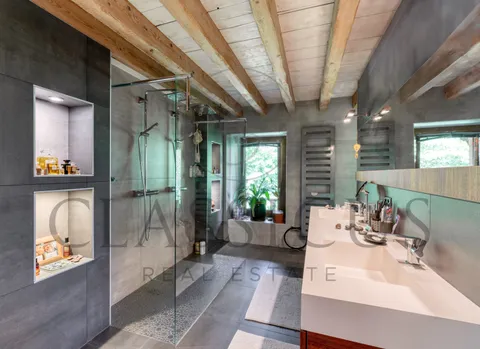 Maison de caractère XVIIIe – 330 m², jardin arboré &#038; terrasse jacuzzi à Aire-la-Ville