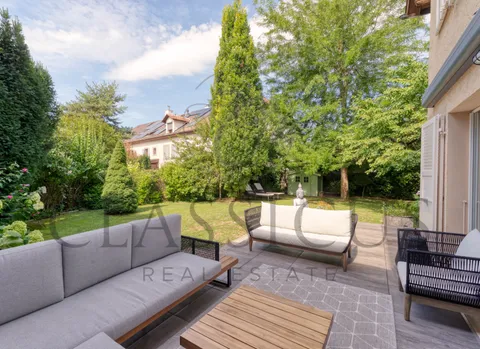 Maison de caractère XVIIIe – 330 m², jardin arboré &#038; terrasse jacuzzi à Aire-la-Ville