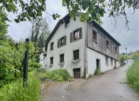 Charmante maison individuelle, à rénover aux Brenets
