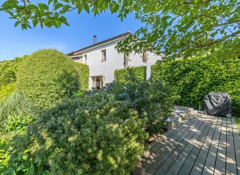Sublime Maison dans un cadre verdoyant