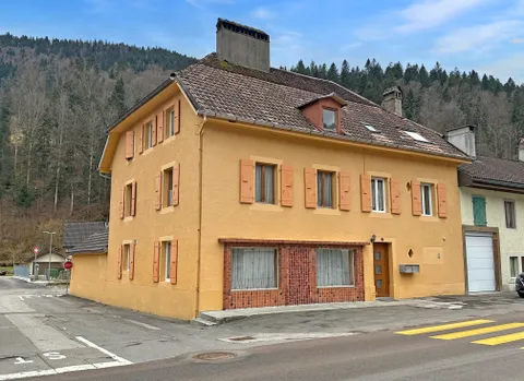Une maison pleine de potentiel à Buttes, idéale pour des projets variés