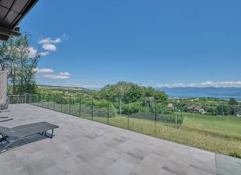 Tres belle maison terrasse avec vue panoramique sur le Mont Blanc et le lac
