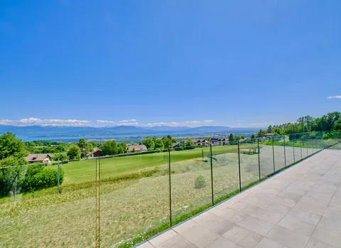Tres belle maison terrasse avec vue panoramique sur le Mont Blanc et le lac