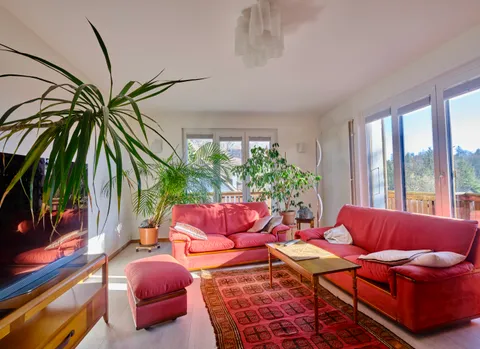 en Exclusivité Lumineux appartement avec terrasse et jardin