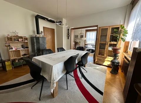 GROSSZÜGIGES FAMILIENHAUS MIT SEESICHT UND GROSSER GARTEN