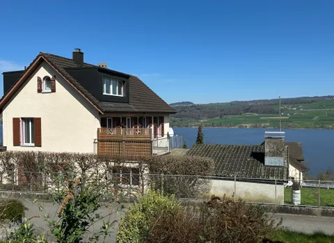 GROSSZÜGIGES FAMILIENHAUS MIT SEESICHT UND GROSSER GARTEN