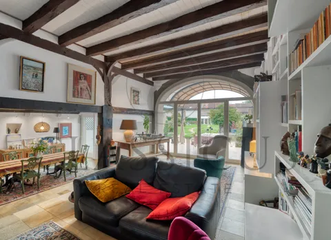 Ensemble villageois de charme avec revenu accessoire et jardin confidentiel