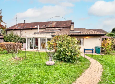 Ensemble villageois de charme avec revenu accessoire et jardin confidentiel