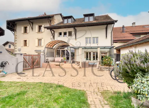 Ensemble villageois de charme avec revenu accessoire et jardin confidentiel