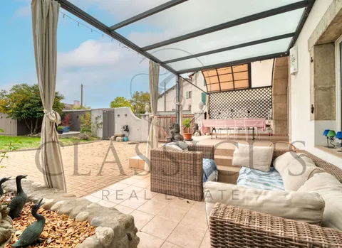Ensemble villageois de charme avec revenu accessoire et jardin confidentiel