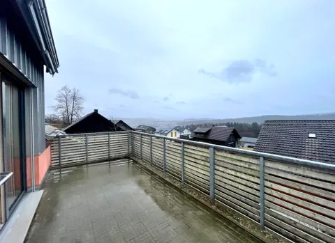 Tolle Weitsicht mit Balkon und Lift