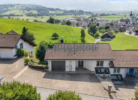 Stilvolles 5.5-Zimmer-Doppel-Einfamilienhaus mit atemberaubender Aussicht und traumhaften Terrassen in Kaltbrunn