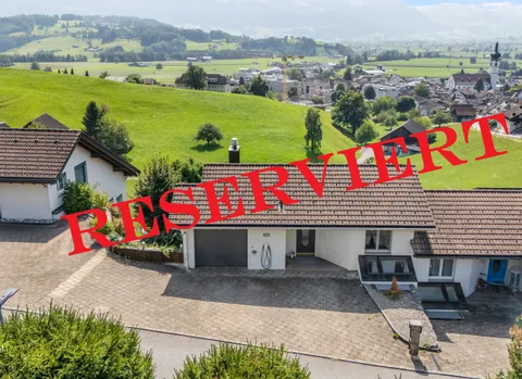 Stilvolles 5.5-Zimmer-Doppel-Einfamilienhaus mit atemberaubender Aussicht und traumhaften Terrassen in Kaltbrunn