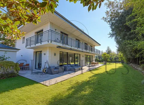Villa contemporaine de prestige avec piscine