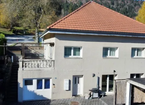 En exclusivité:  6 pièces en duplex + 3 pièces – Terrasses, couvert à voitures