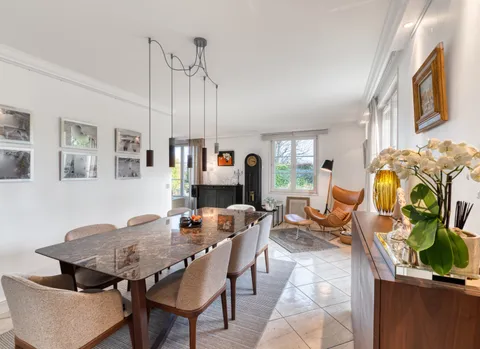 Magnifique villa de standing avec piscine et jardin paysager sur les hauteurs de Thoiry