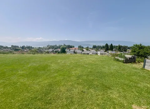 Local (transformable en appartement) avec vue sur le lac de Neuchâtel