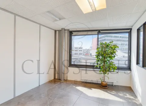 Grande surface de bureaux au 2ème étage – 263 m² – Genève Plainpalais