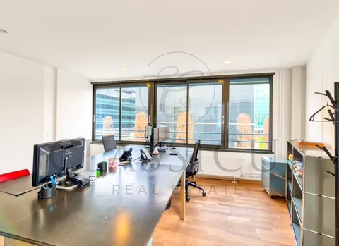 Bureaux professionnels rationnels au 2ème étage – Genève Plainpalais