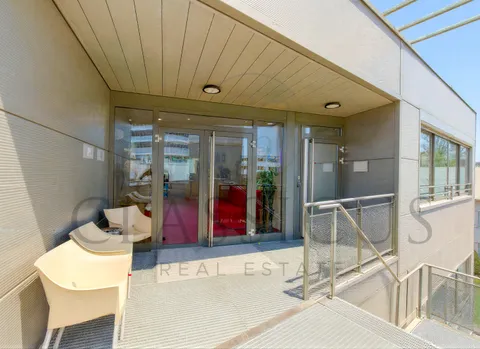 Grande surface de bureaux au 2ème étage – 263 m² – Genève Plainpalais