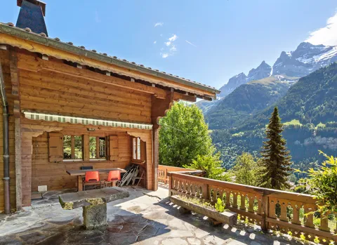 Charmant chalet de 9 pièces au cœur du village à Champéry !