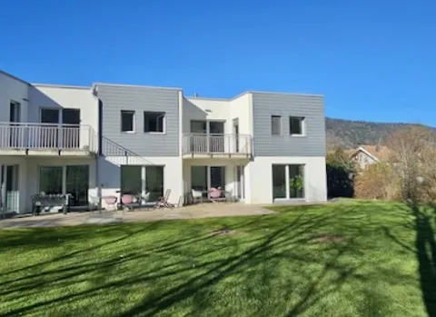 Villa mitoyenne située dans un agréable quartier prisé de Fleurier