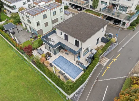 Traumhaftes Einfamilienhaus in Jonen mit Swimmingpool und atemberaubender Aussicht