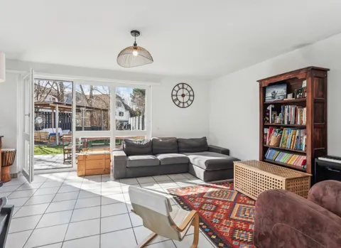 Idéale pour une famille, maison jumelée de 5,5 pièces à Treyvaux, dans un quartier calme