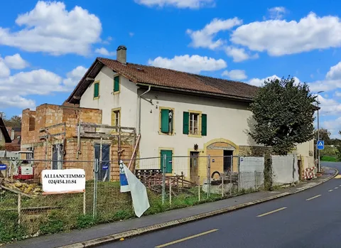 Projet à finaliser vous-même : immeuble de 3 appartements en cours de rénovation