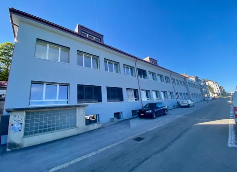 À LOUER   OU À VENDRE, local commercial avec entrée indépendante