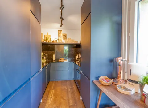 Appartement traversant rénové de 4 pièces avec deux balcons