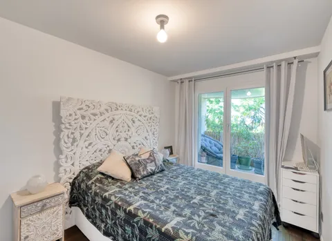 Appartement traversant rénové de 4 pièces avec deux balcons