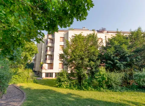 Appartement traversant rénové de 4 pièces avec deux balcons