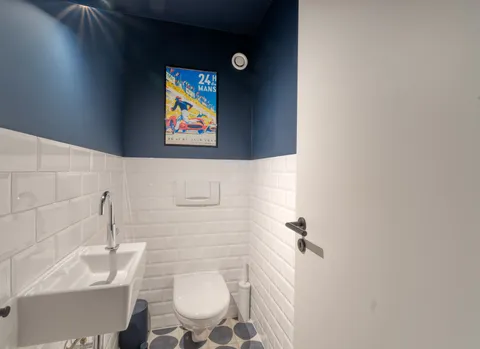 Appartement traversant rénové de 4 pièces avec deux balcons