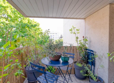 Appartement traversant rénové de 4 pièces avec deux balcons